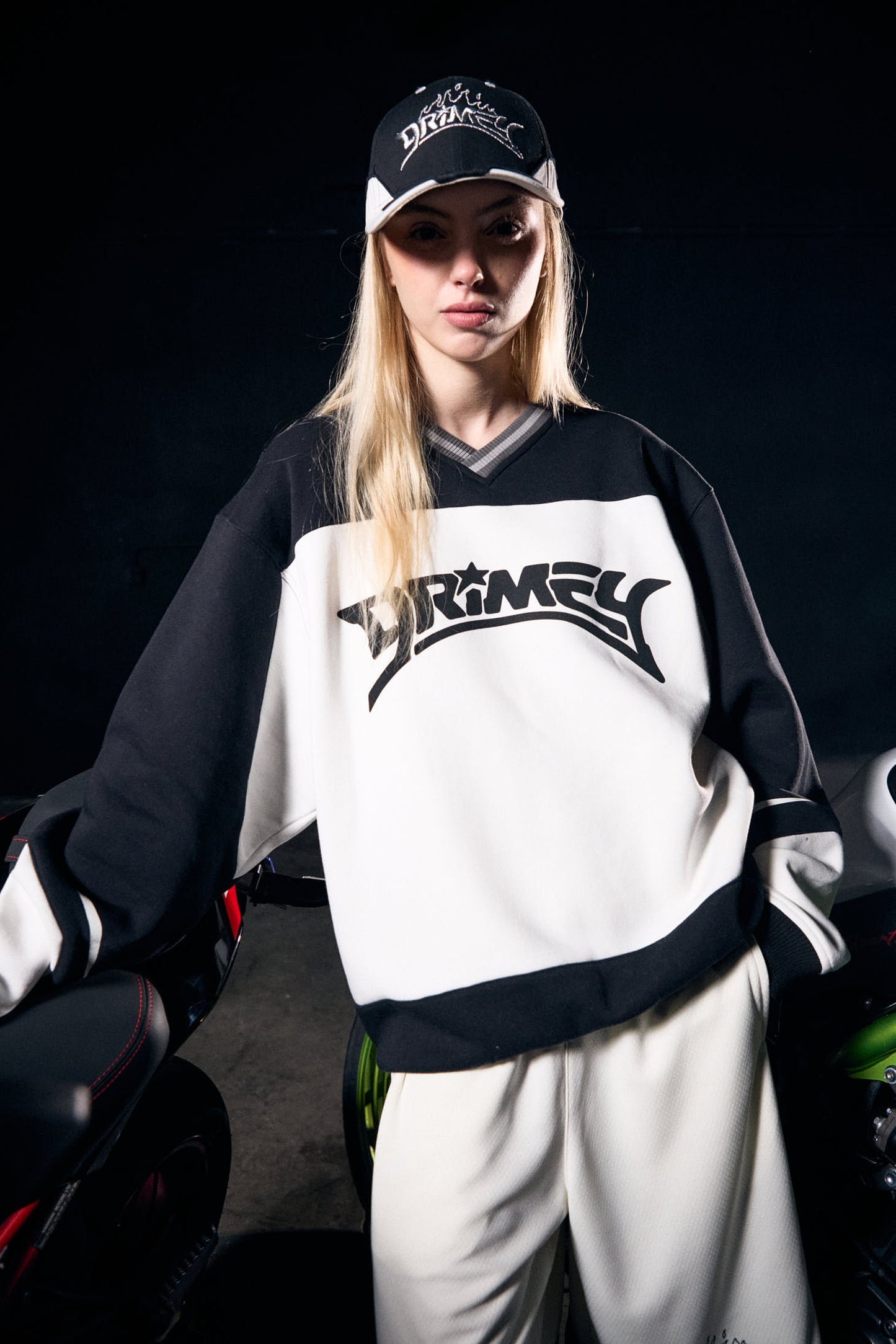 INFAMOUS DEEPER V NECK VINTAGE CREWNECK BLACK
