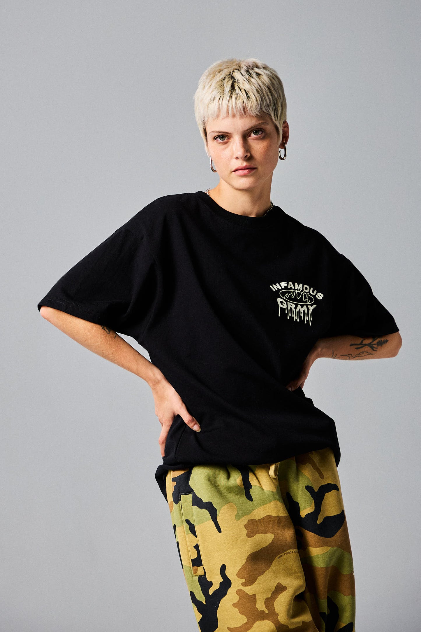 FOLLOW THE DOLLAR REGULAR TEE BLACK