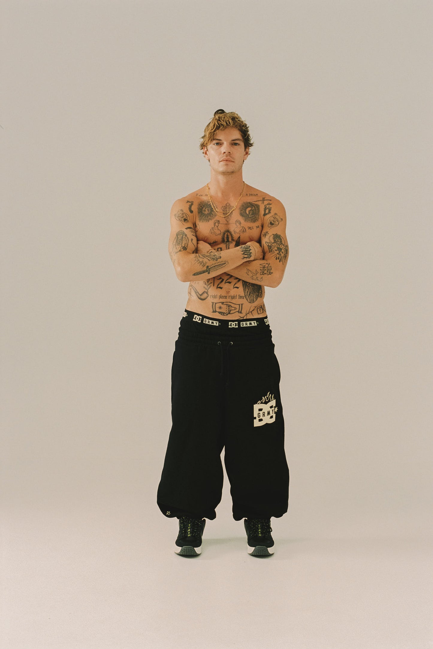 THE SWARM DC SHOES X GRIMEY BAGGY SWEATPANTS BLACK