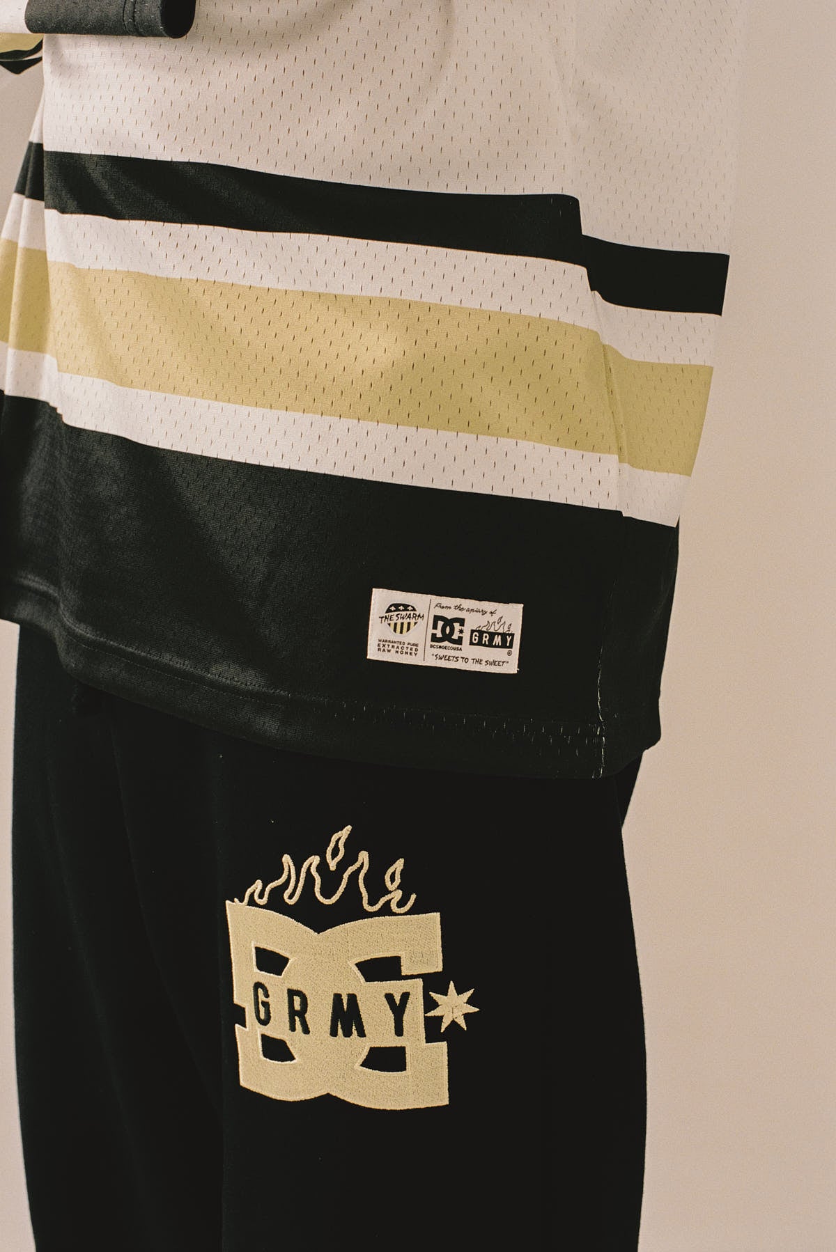 THE SWARM DC SHOES X GRIMEY BAGGY SWEATPANTS BLACK
