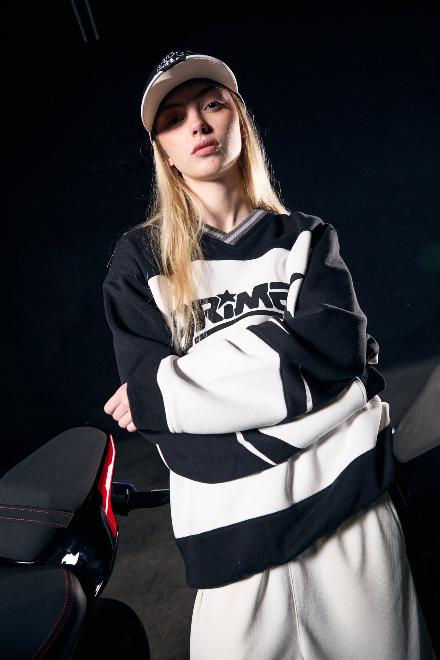 INFAMOUS DEEPER V NECK VINTAGE CREWNECK BLACK