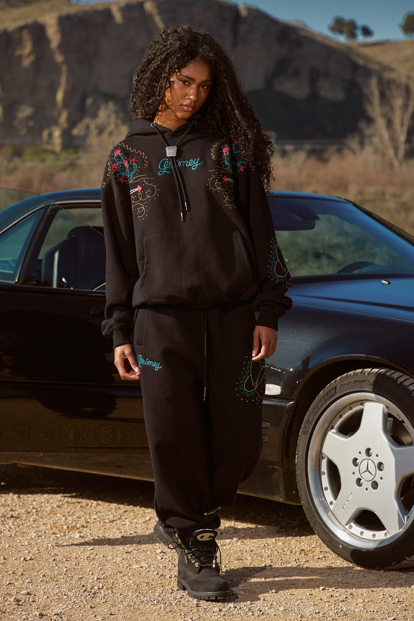 LONE HAND BOXY HOODIE BLACK